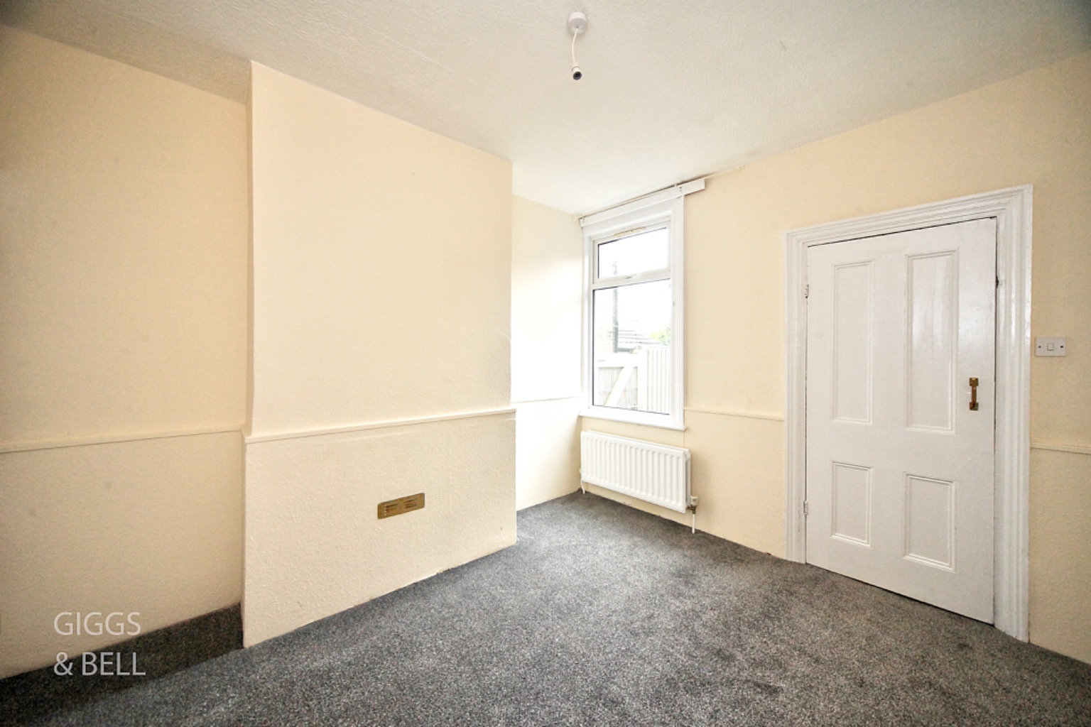 2 bed terraced house for sale in Tennyson Road, Luton 3