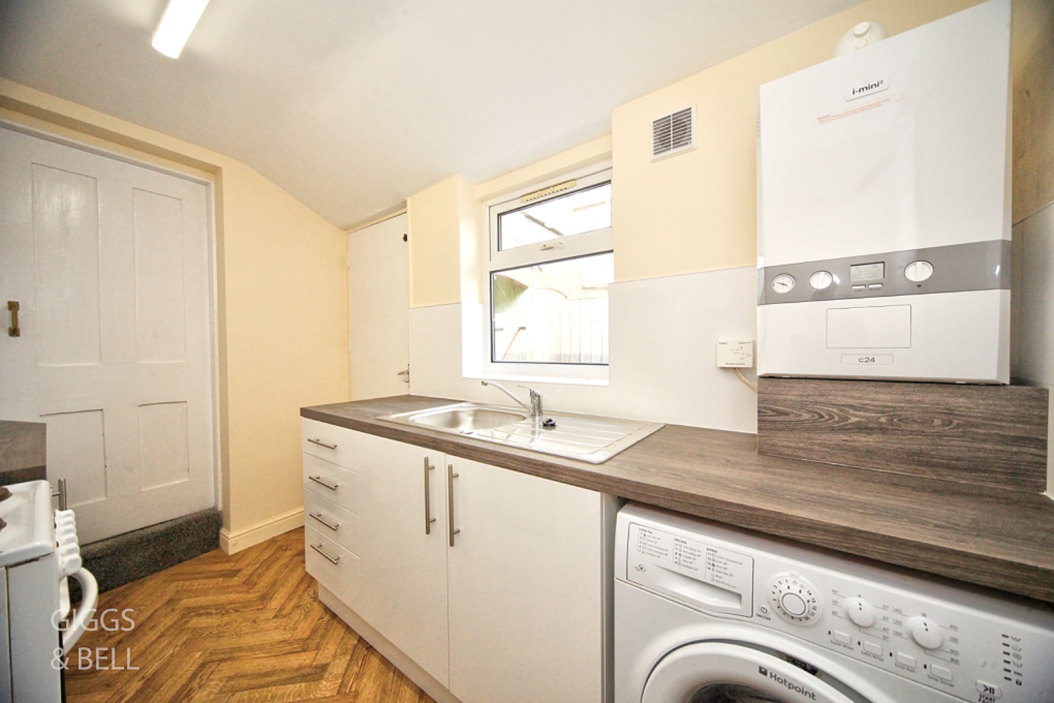 2 bed terraced house for sale in Tennyson Road, Luton 4