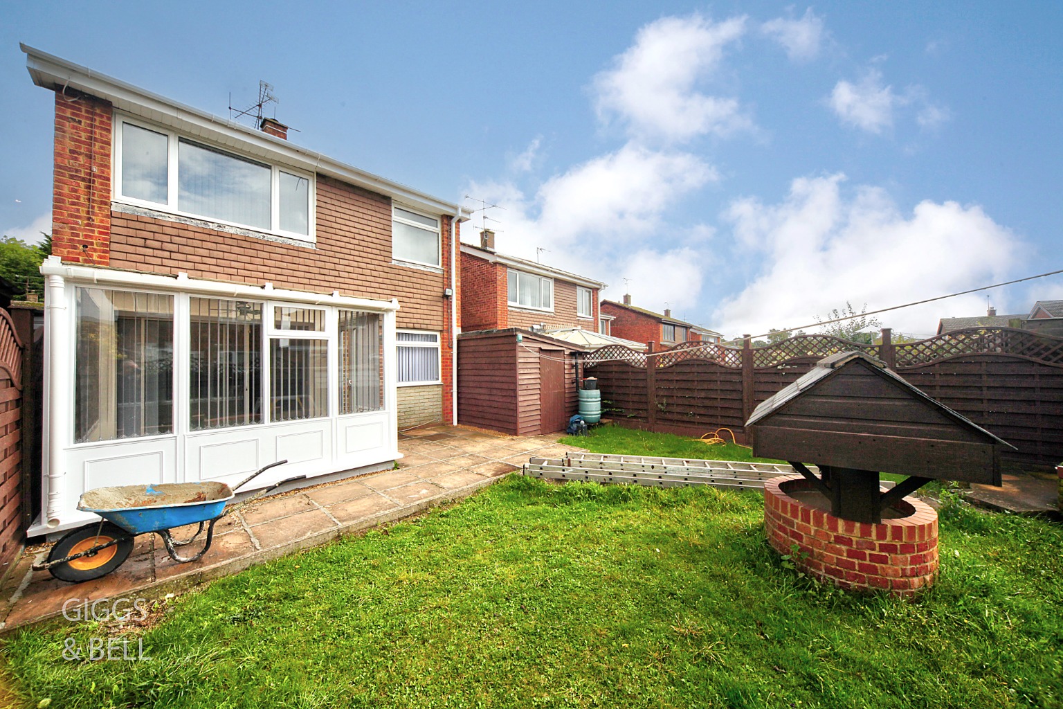 3 bed link detached house for sale in Brompton Close, Luton 21