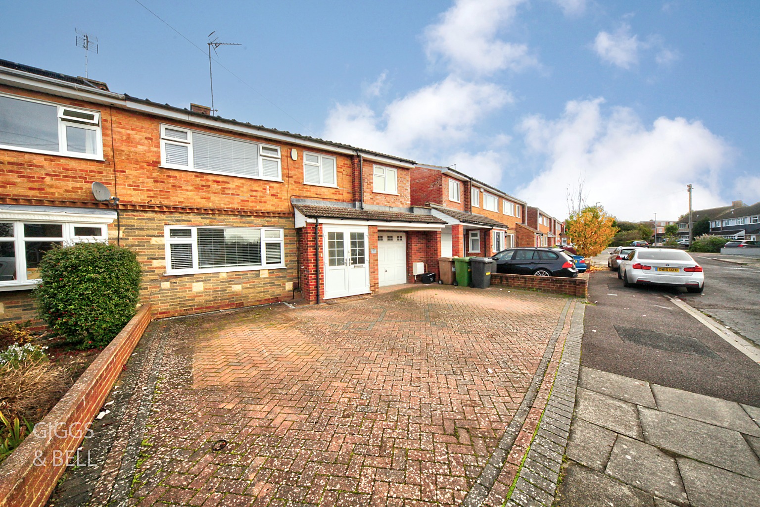 4 bed semi-detached house for sale in Holmbrook Avenue, Luton 22