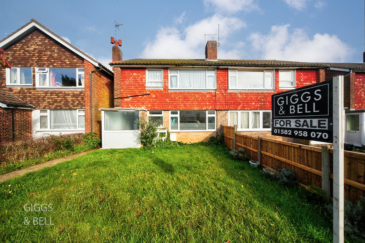 2 bed ground floor maisonette for sale in Birchen Grove, Bedfordshire, LU2 