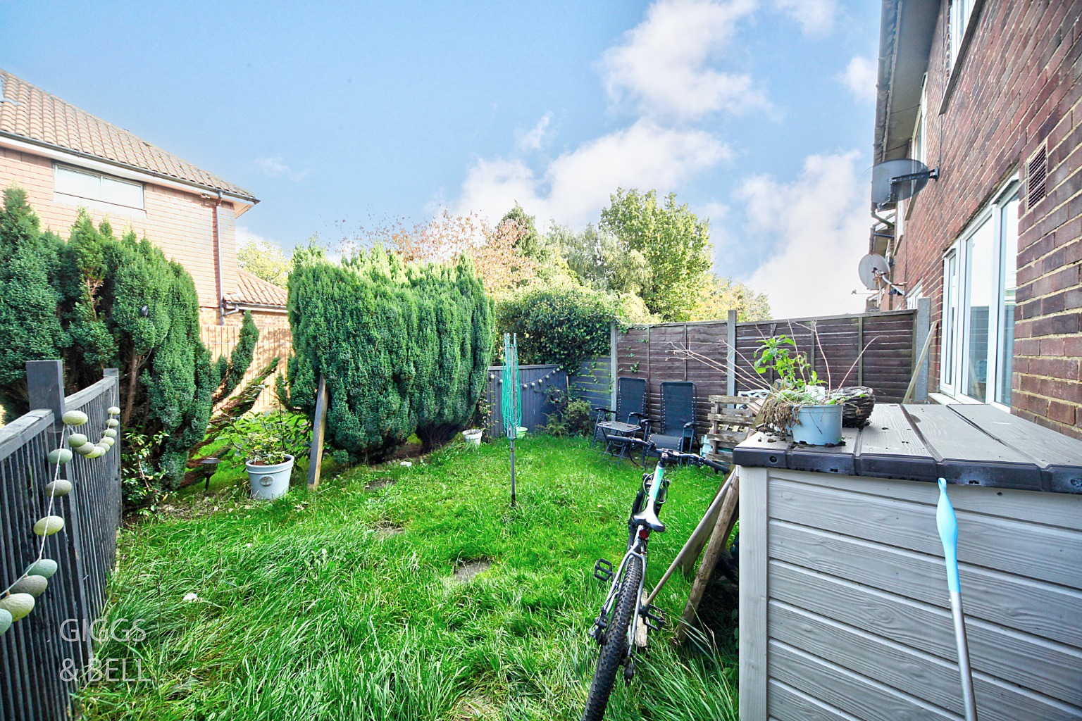 2 bed ground floor maisonette for sale in Birchen Grove, Bedfordshire 9