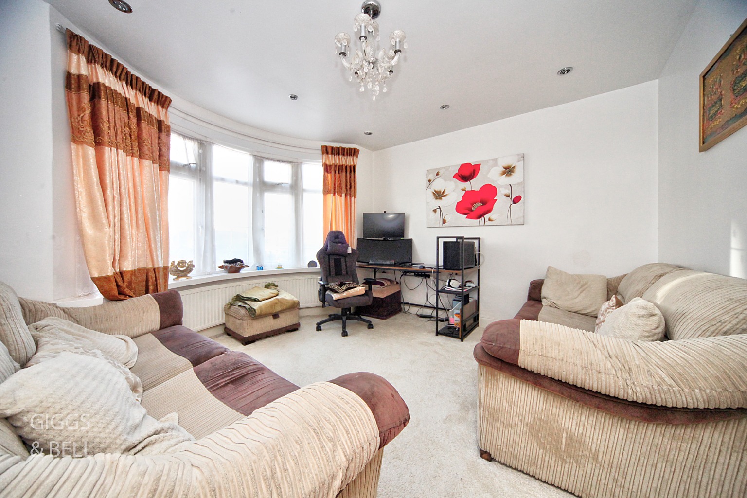 3 bed terraced house for sale in Austin Road, Bedfordshire - Property Image 1