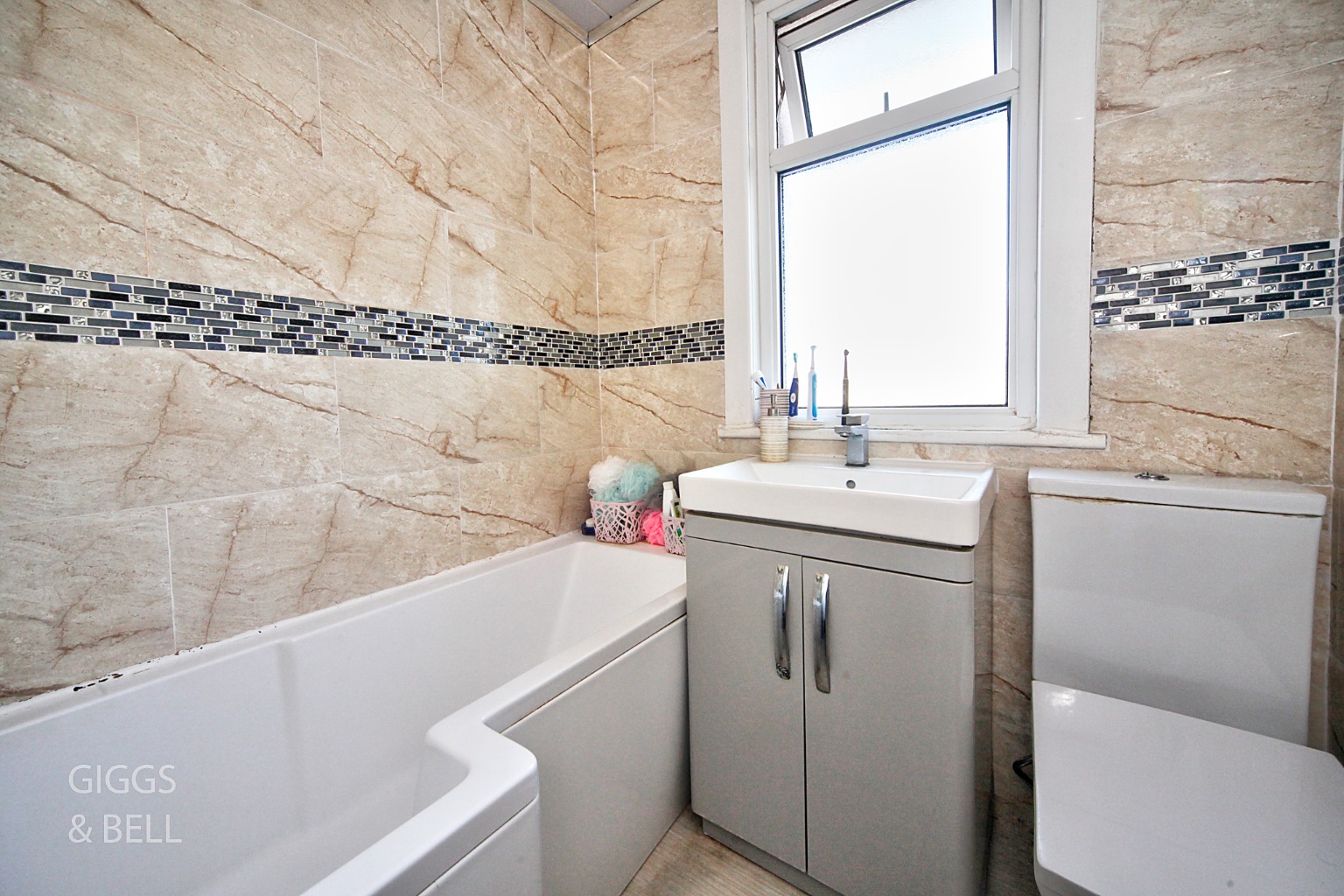 3 bed terraced house for sale in Austin Road, Bedfordshire  - Property Image 14