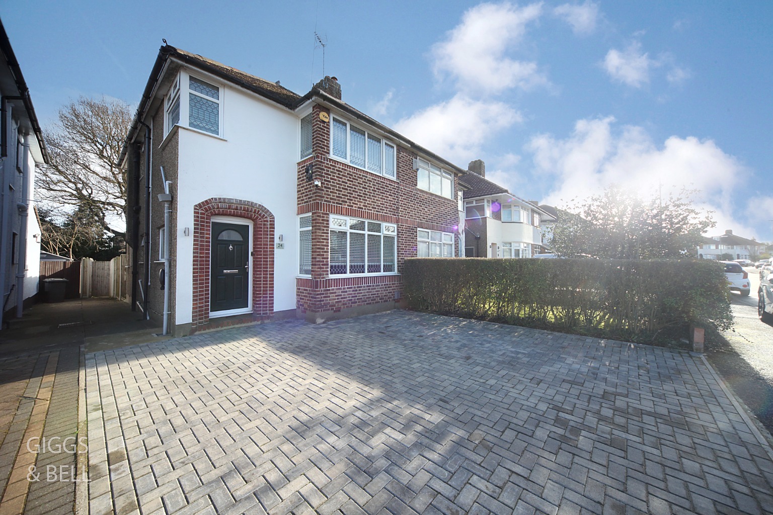 3 bed semi-detached house for sale in Felstead Way, Luton  - Property Image 1