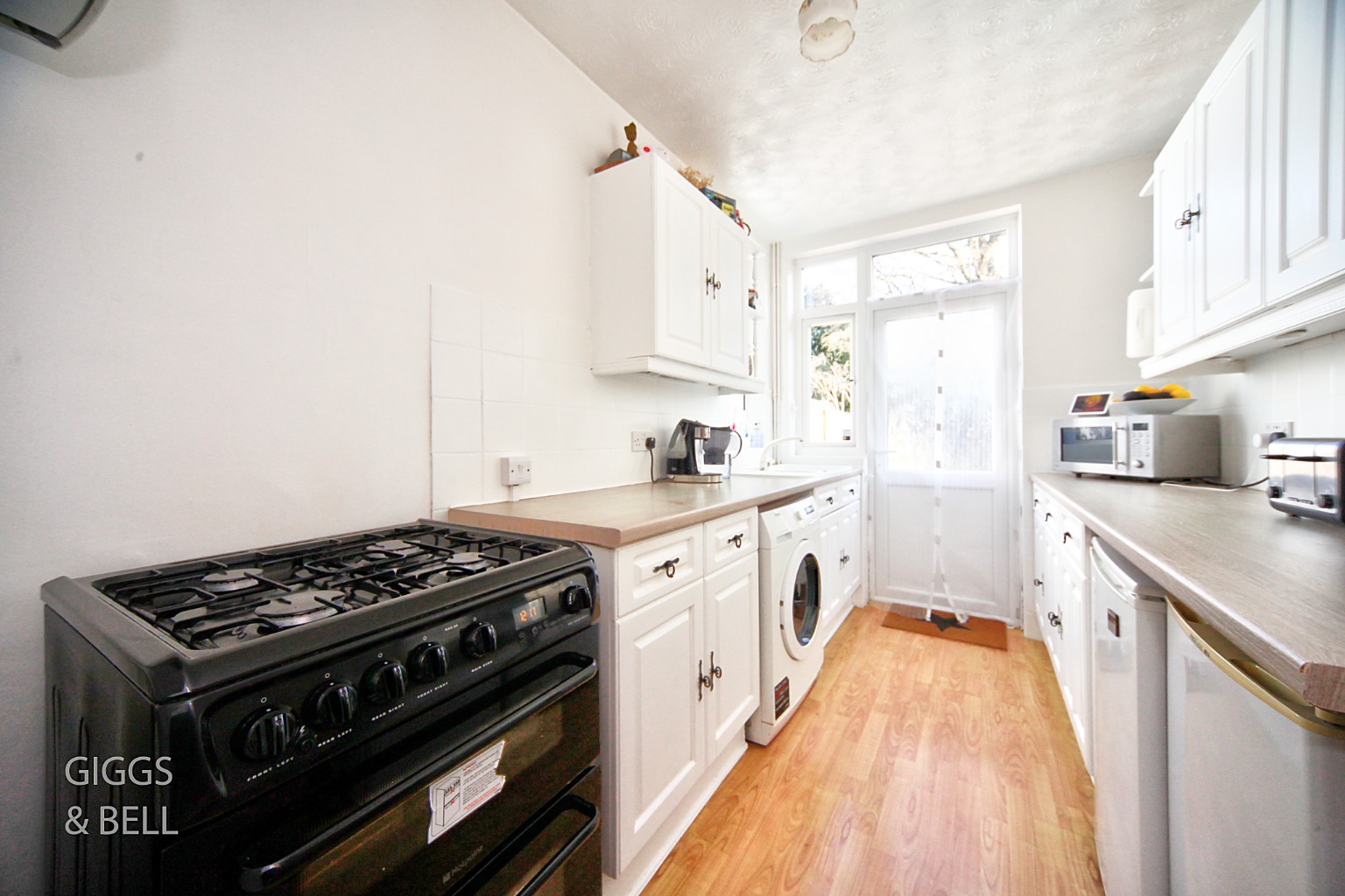 3 bed semi-detached house for sale in Felstead Way, Luton  - Property Image 9