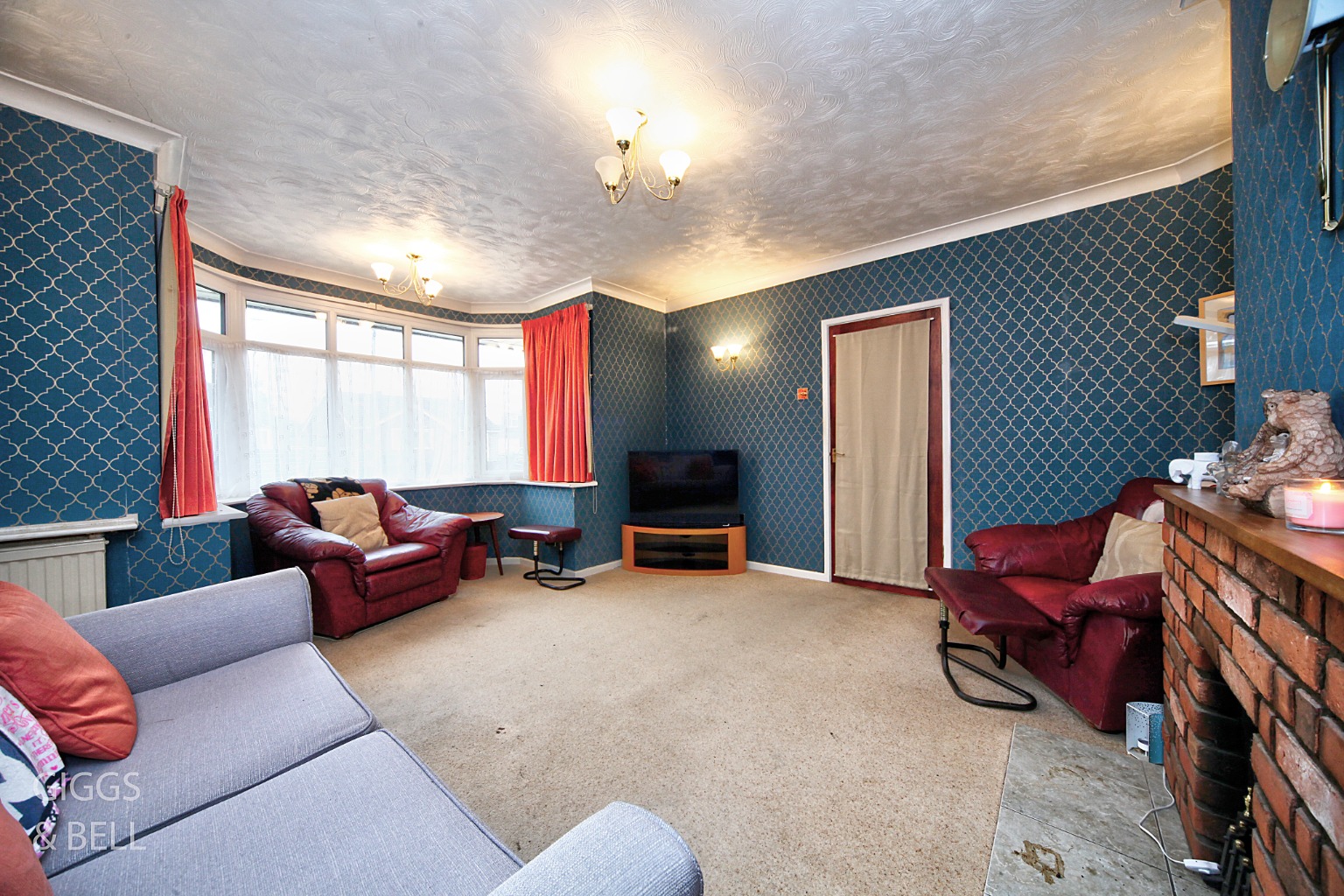 3 bed detached bungalow for sale in Challney Close, Luton  - Property Image 3