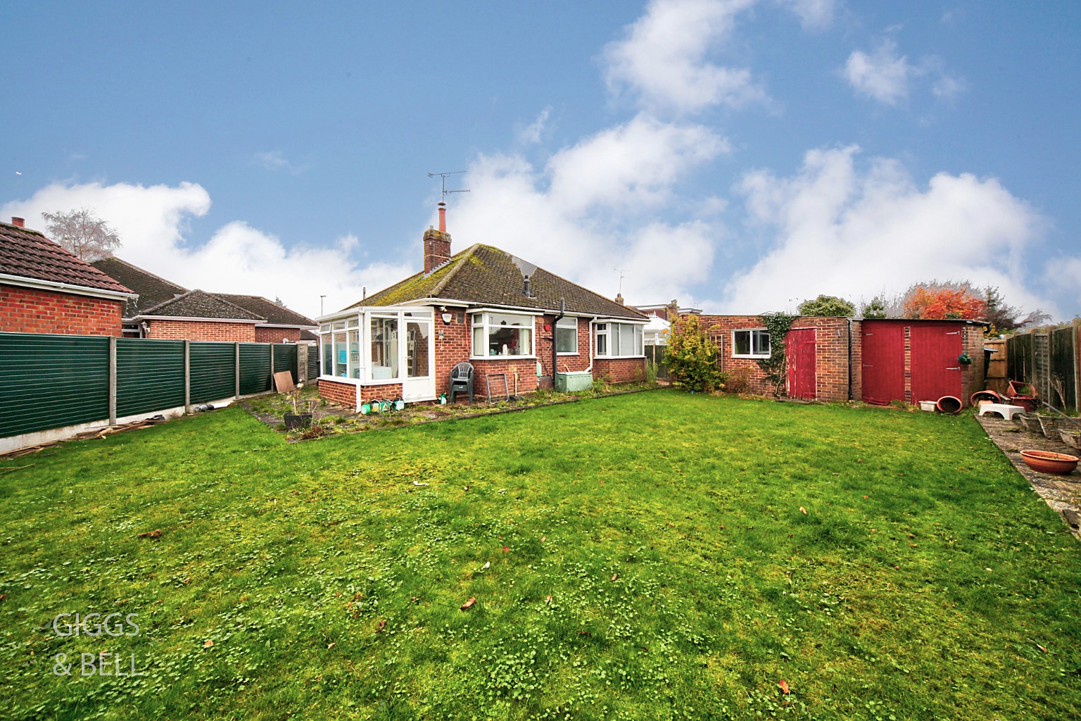 3 bed detached bungalow for sale in Challney Close, Luton 18