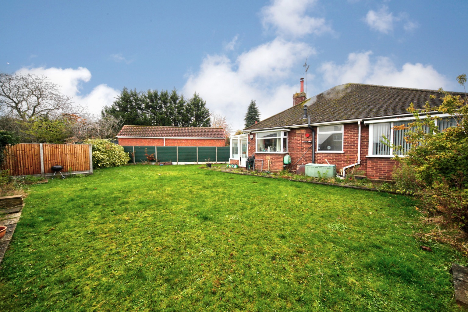 3 bed detached bungalow for sale in Challney Close, Luton 17