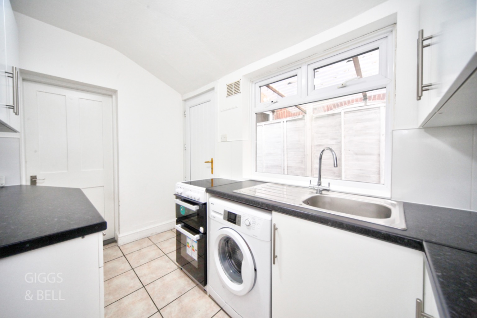 2 bed terraced house for sale in North Street, Luton 9