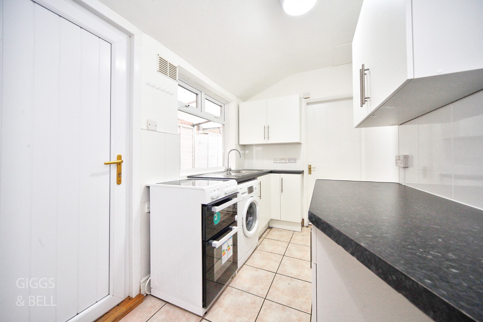 2 bed terraced house for sale in North Street, Luton 10