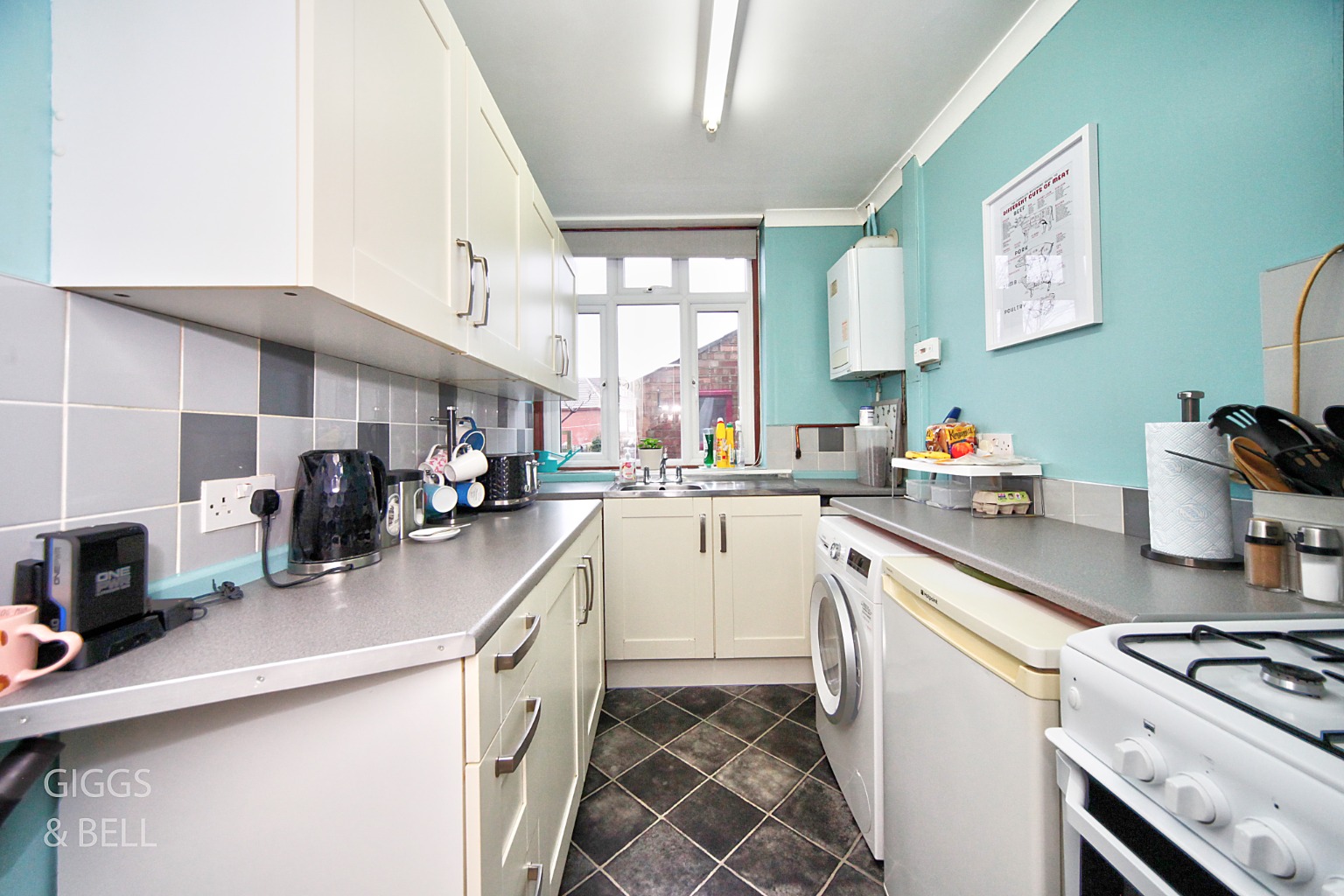 3 bed end of terrace house for sale in St Catherines Avenue, Luton 3