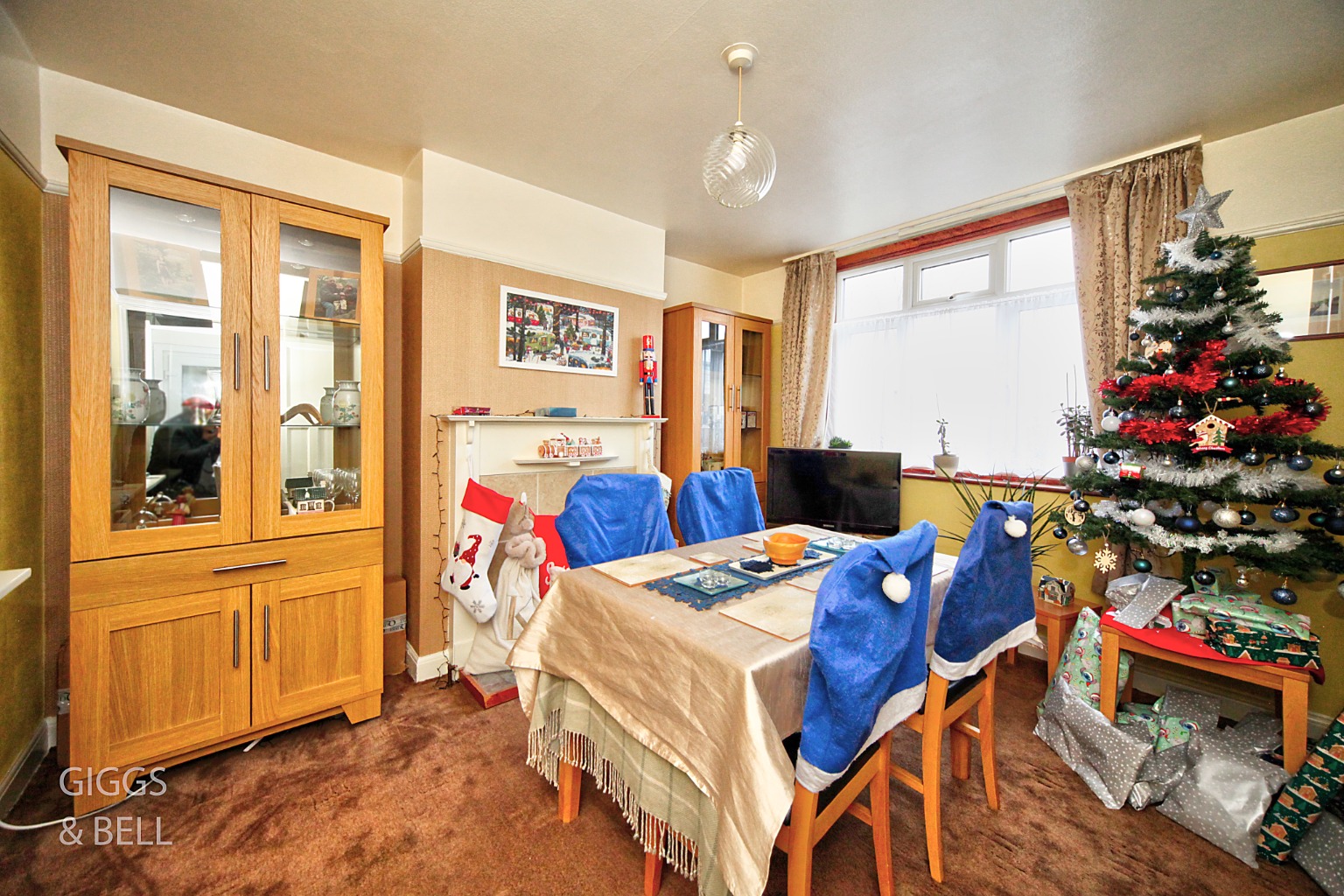 3 bed end of terrace house for sale in St Catherines Avenue, Luton 2