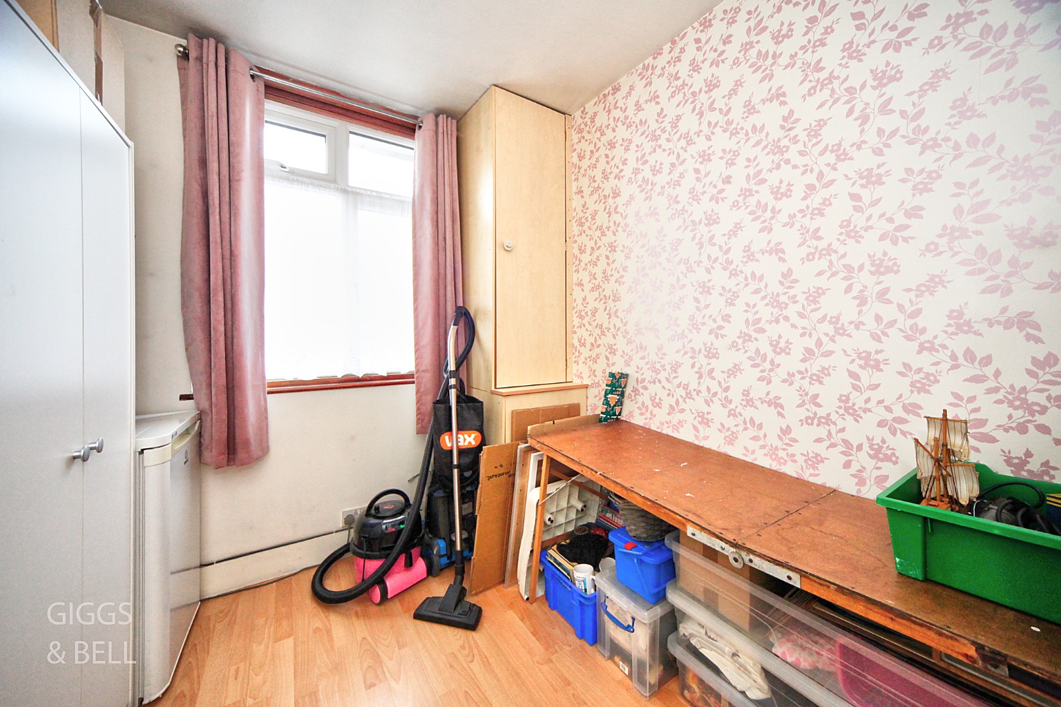 3 bed end of terrace house for sale in St Catherines Avenue, Luton 8