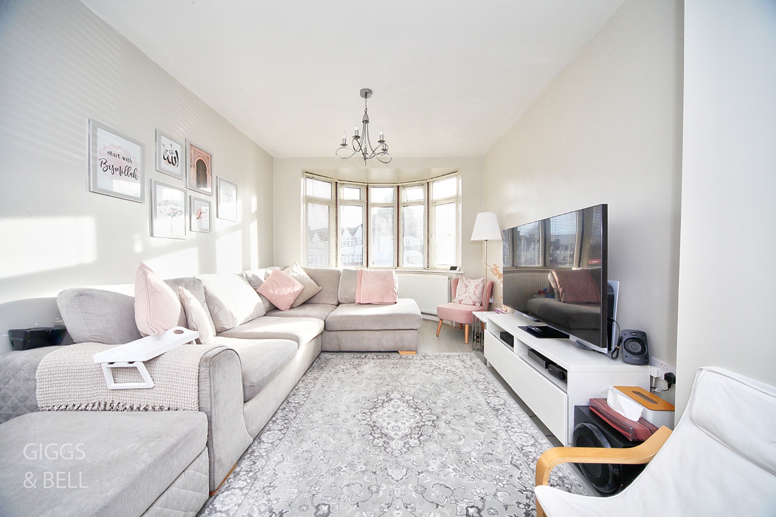 3 bed semi-detached house for sale in Willow Way, Luton  - Property Image 3