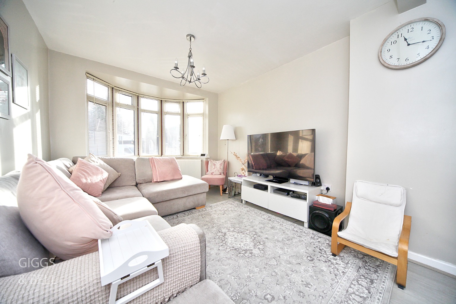 3 bed semi-detached house for sale in Willow Way, Luton  - Property Image 5