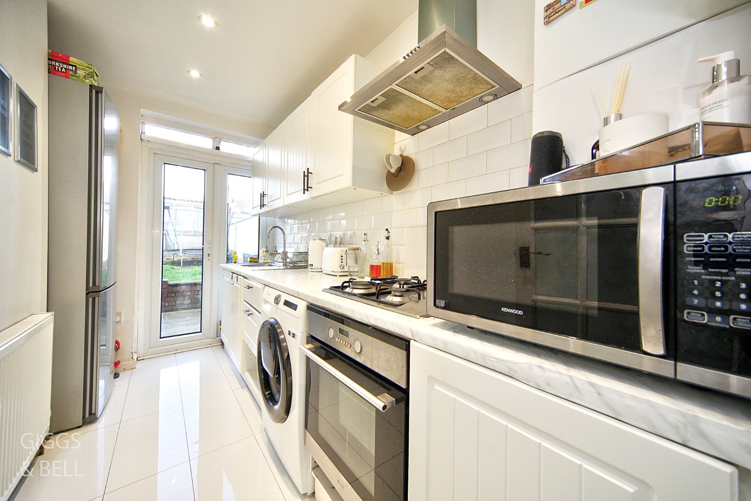 3 bed semi-detached house for sale in Willow Way, Luton  - Property Image 9