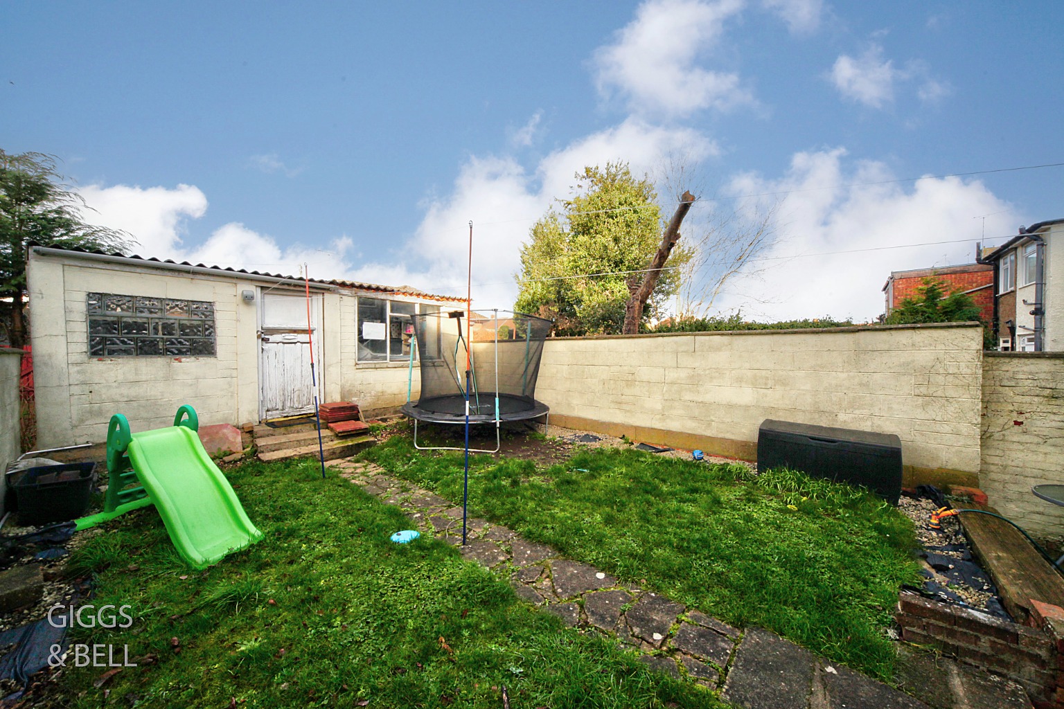 3 bed semi-detached house for sale in Willow Way, Luton  - Property Image 21