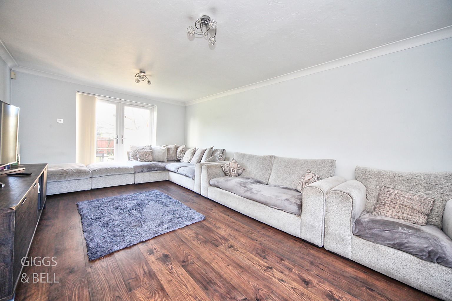 5 bed detached house for sale in Greenside Park, Luton 3