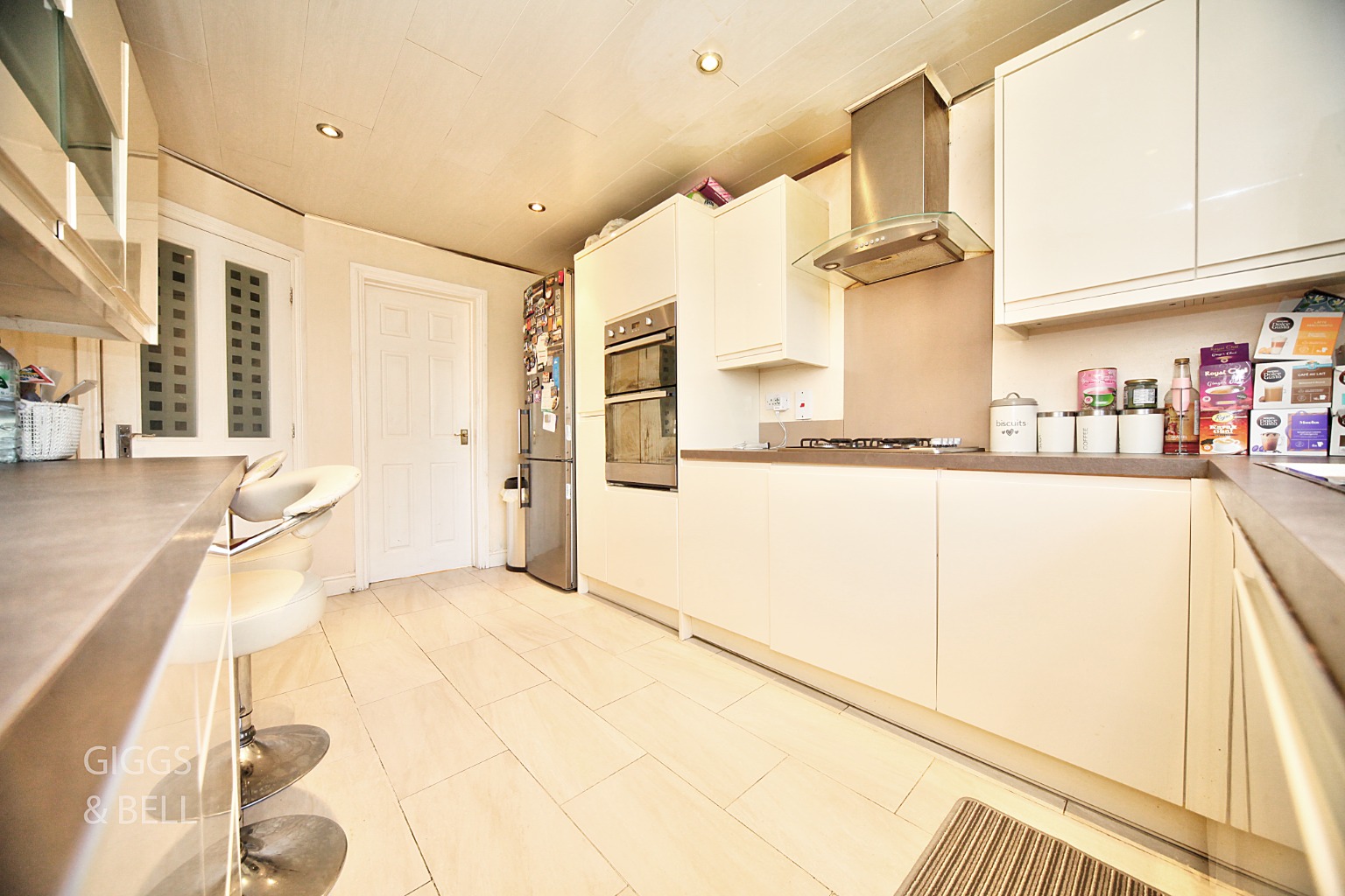 5 bed detached house for sale in Greenside Park, Luton 4