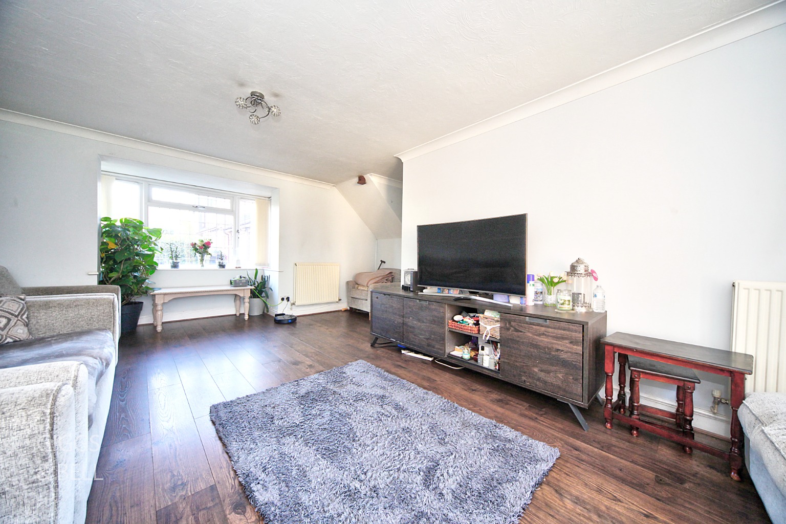 5 bed detached house for sale in Greenside Park, Luton 2