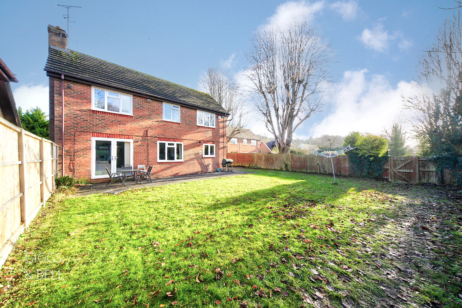 5 bed detached house for sale in Greenside Park, Luton 23