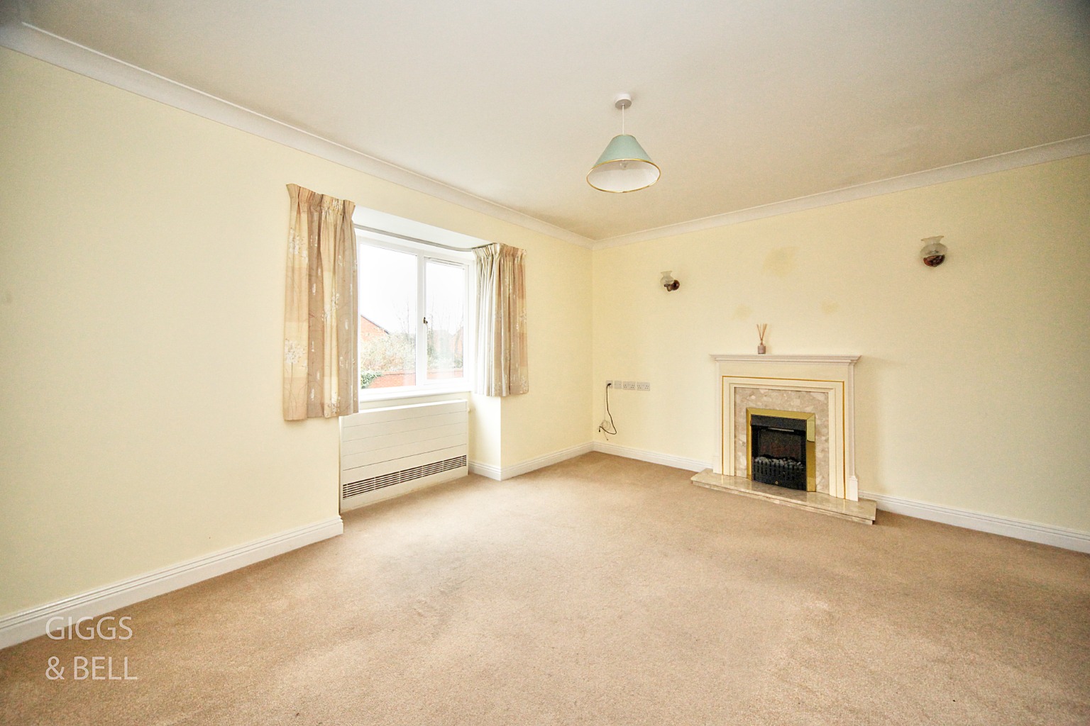 2 bed flat for sale in Bushmead Road, Luton 1