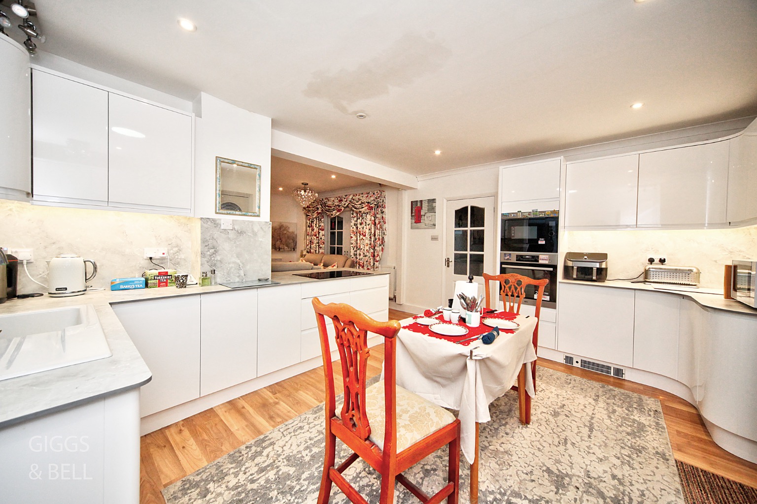 4 bed detached house for sale in Old Bedford Road, Luton  - Property Image 7