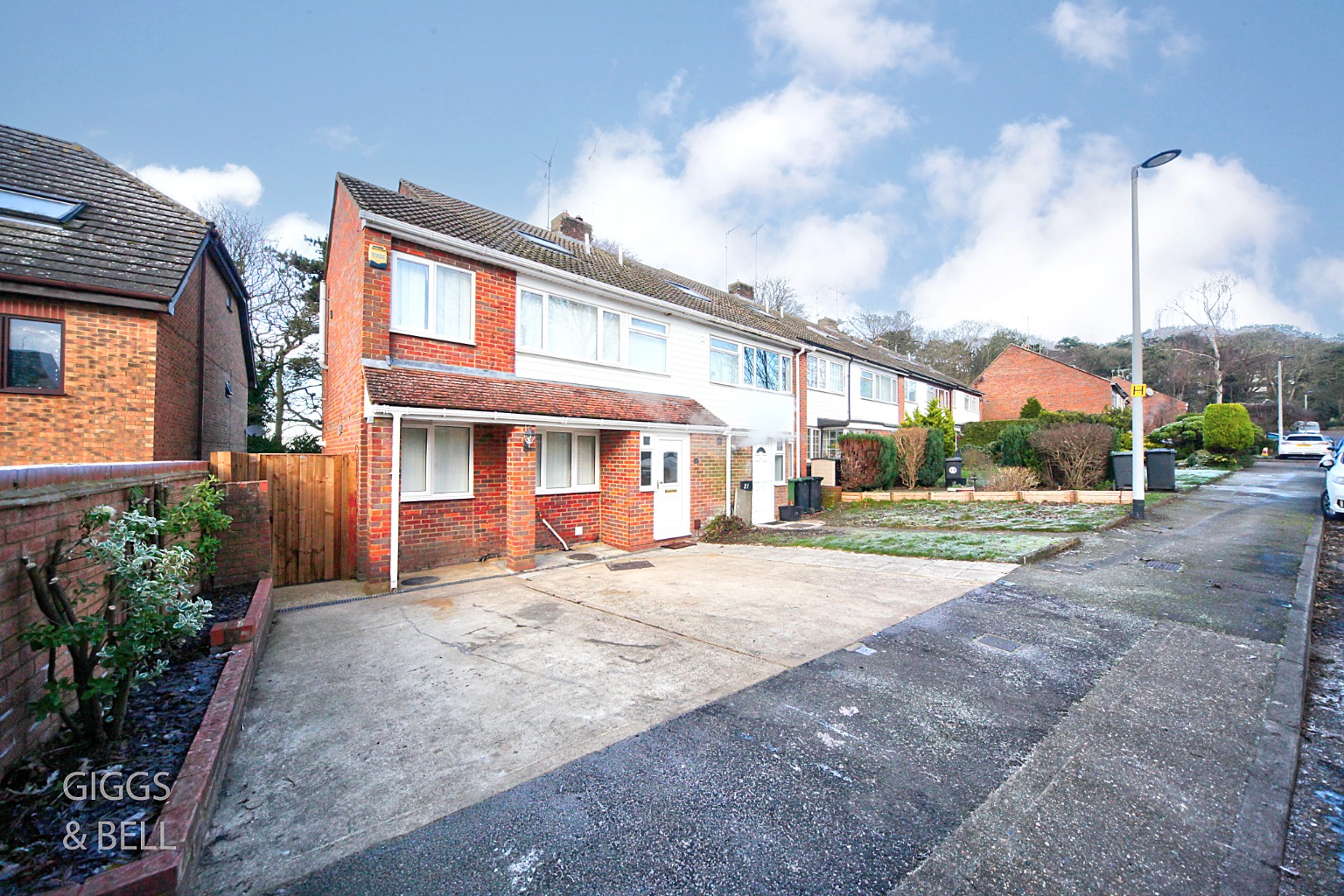 4 bed end of terrace house for sale in Wensleydale, Luton  - Property Image 2