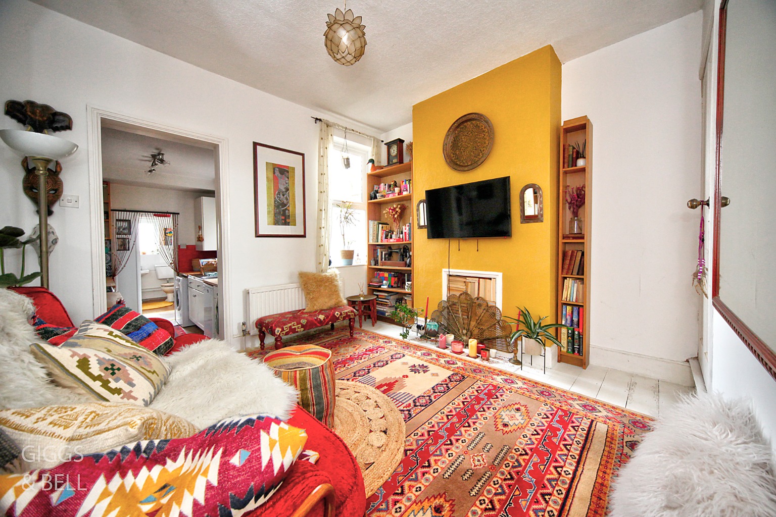 3 bed terraced house for sale in St Saviour's Crescent, Luton  - Property Image 4