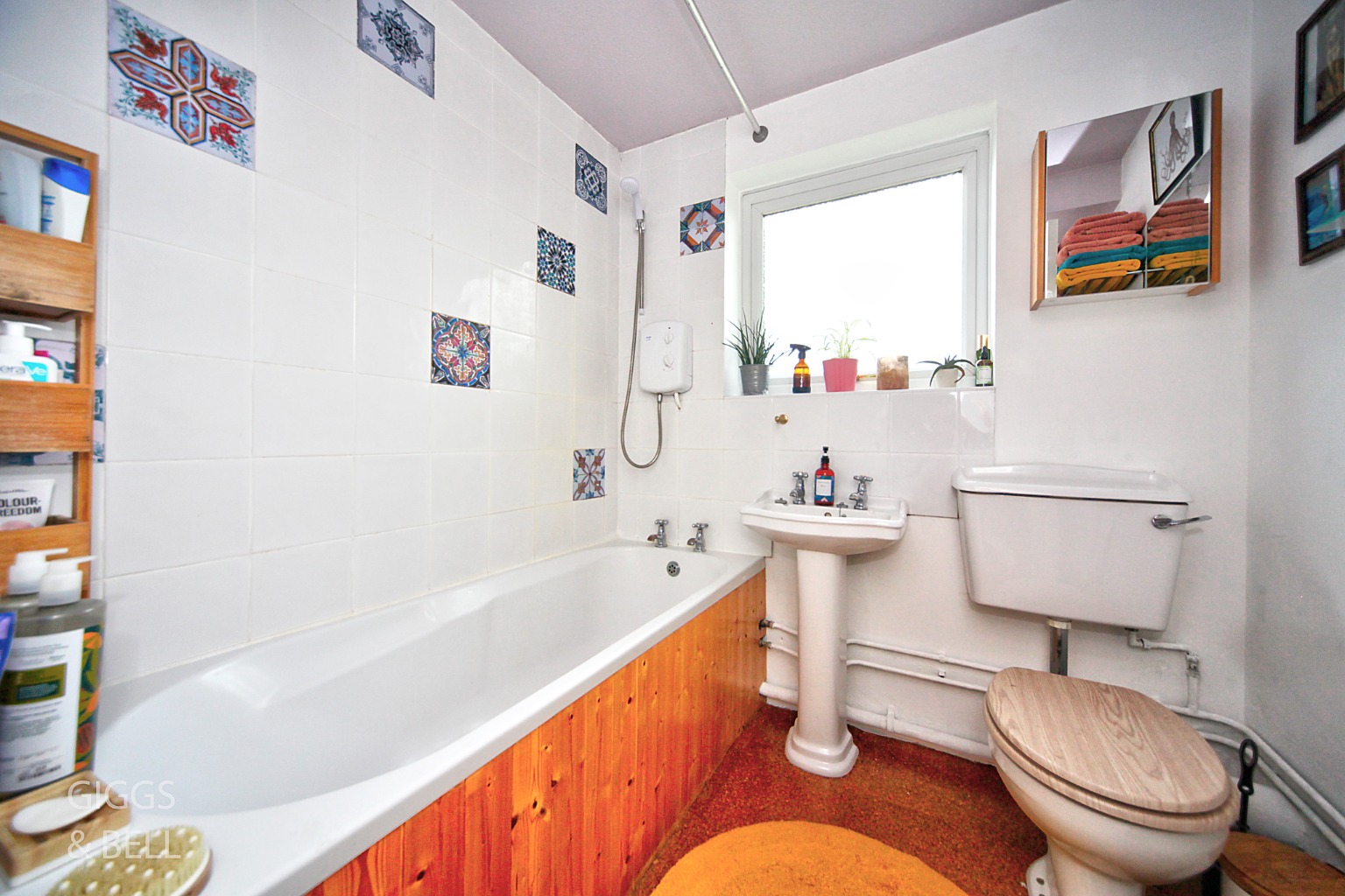 3 bed terraced house for sale in St Saviour's Crescent, Luton  - Property Image 16