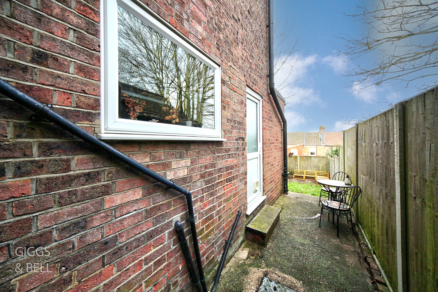 3 bed terraced house for sale in St Saviour's Crescent, Luton  - Property Image 18