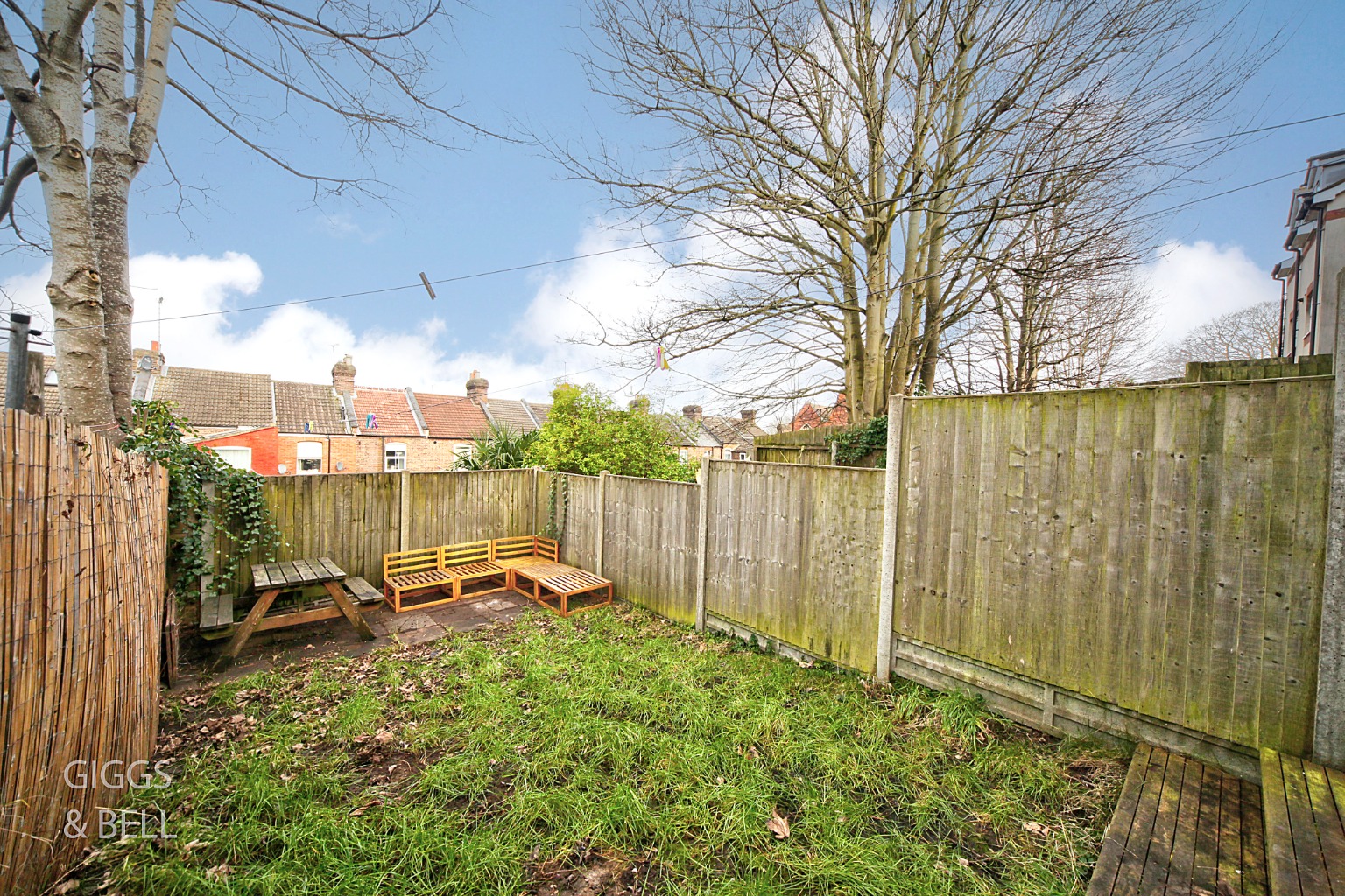 3 bed terraced house for sale in St Saviour's Crescent, Luton  - Property Image 20