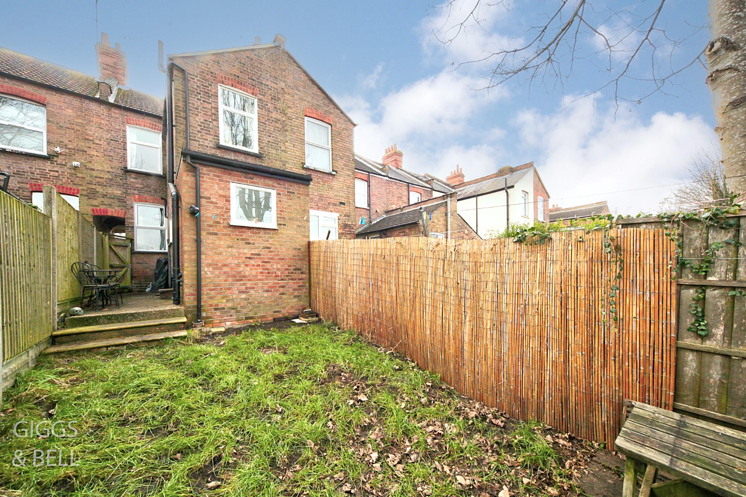 3 bed terraced house for sale in St Saviour's Crescent, Luton  - Property Image 21