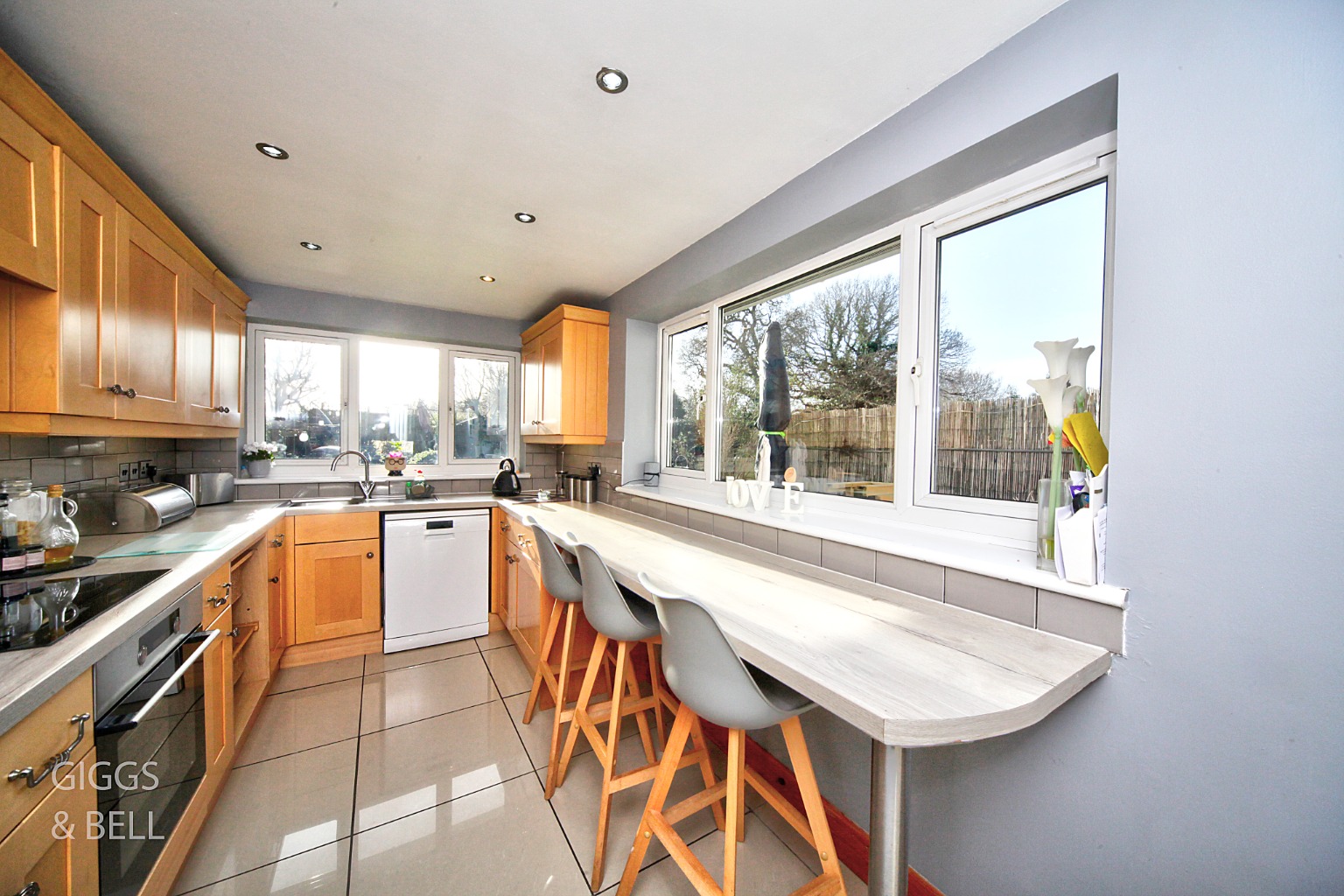 4 bed semi-detached house for sale in Whitehill Avenue, Luton  - Property Image 9