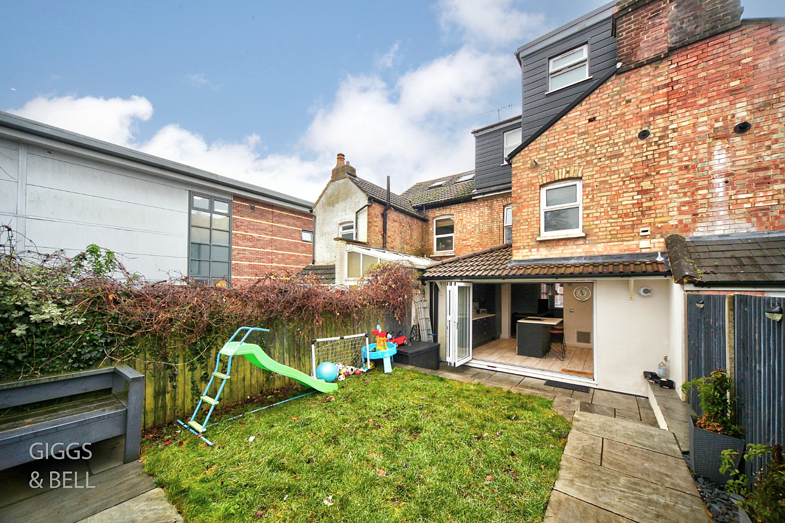 3 bed terraced house for sale in Burr Street, Dunstable  - Property Image 26