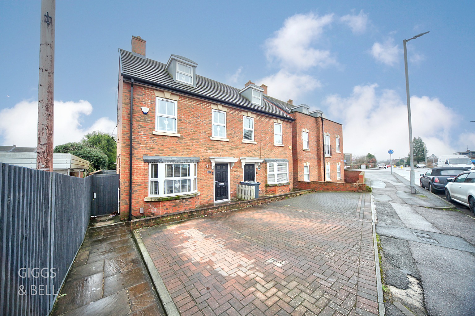 3 bed semi-detached house for sale in Icknield Way, Luton  - Property Image 1