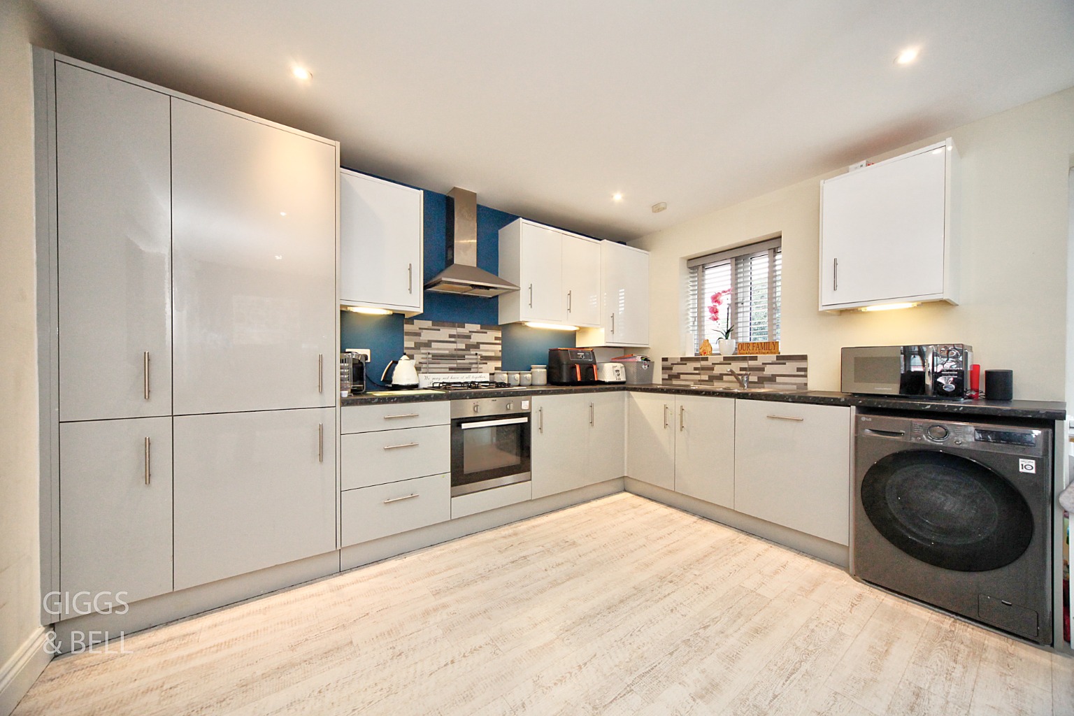 3 bed semi-detached house for sale in Icknield Way, Luton  - Property Image 7