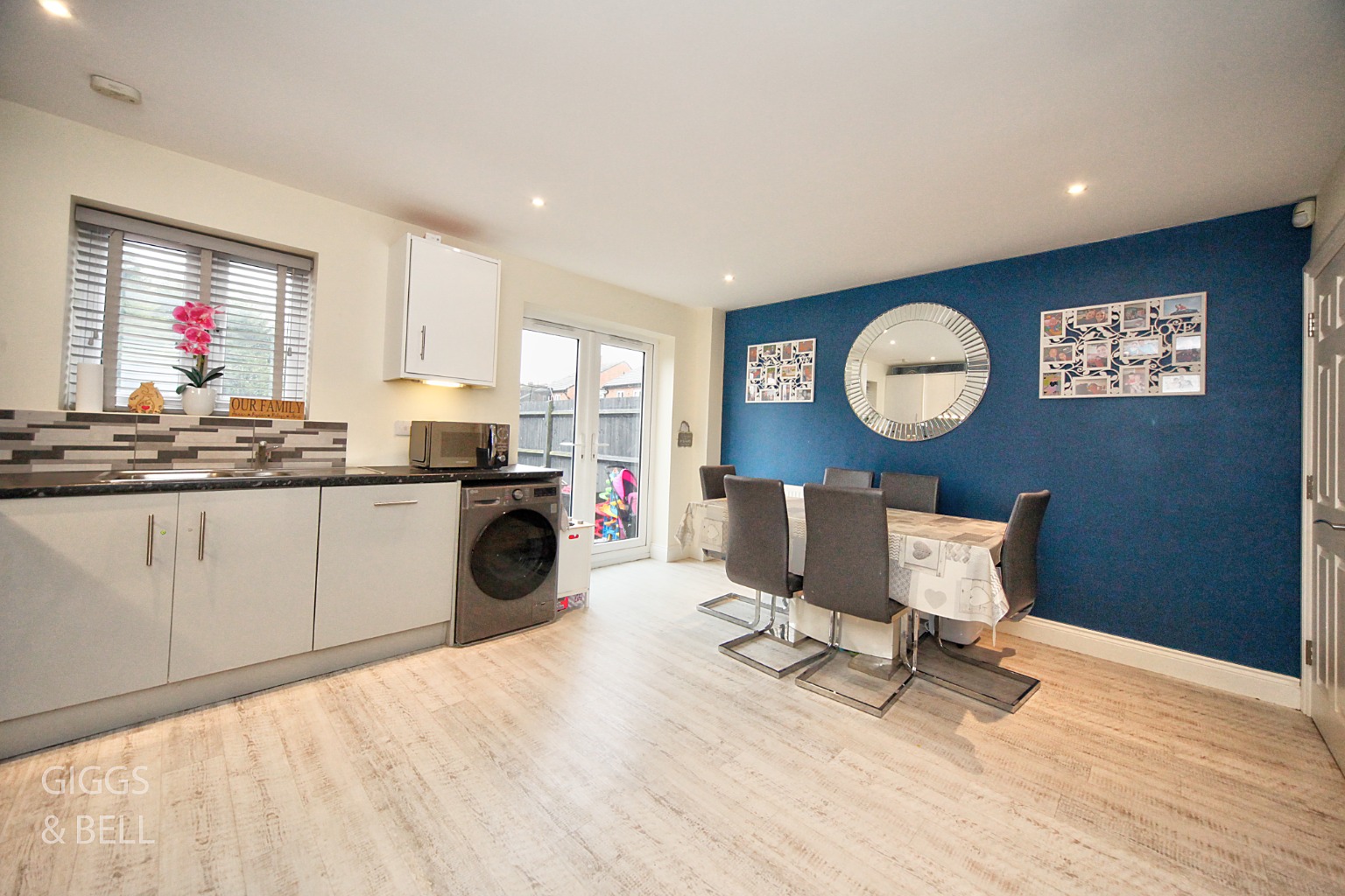 3 bed semi-detached house for sale in Icknield Way, Luton  - Property Image 9