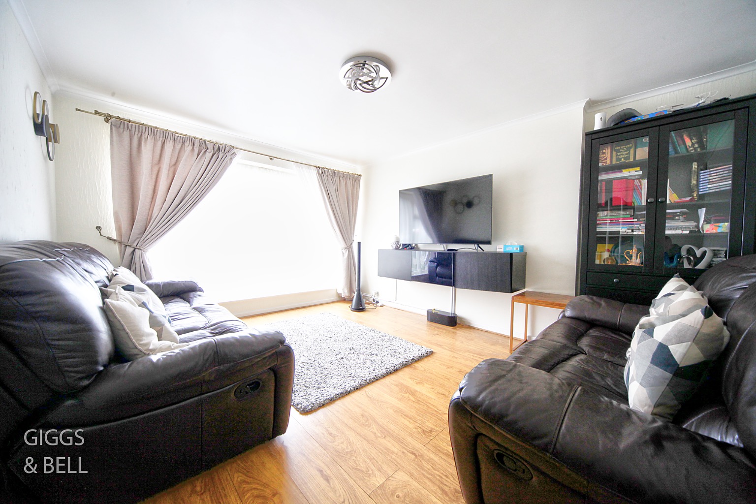 3 bed semi-detached bungalow for sale in Runley Road, Luton  - Property Image 3