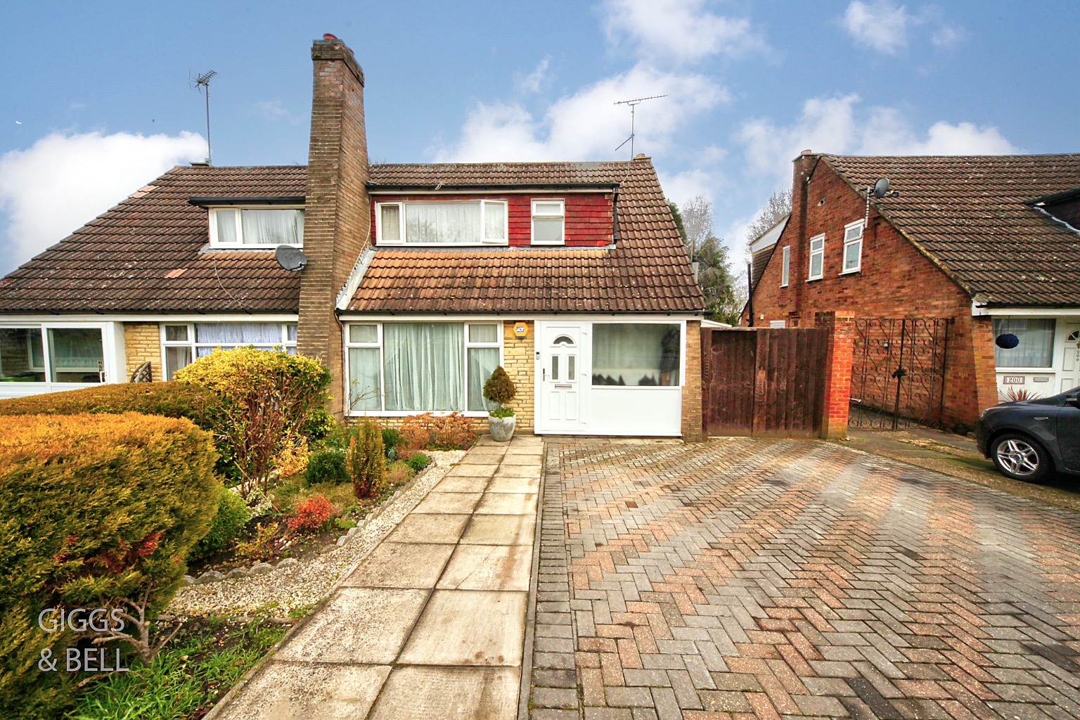 3 bed semi-detached bungalow for sale in Runley Road, Luton 1