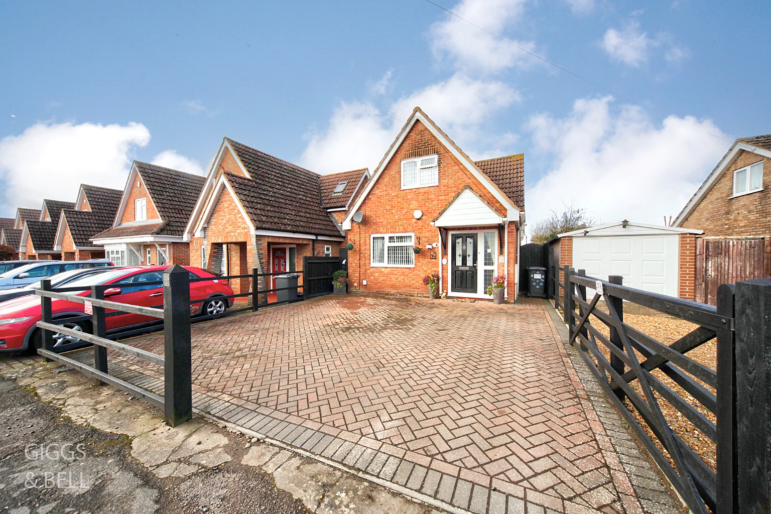 3 bed detached house for sale in Gooseberry Hill, Luton  - Property Image 2