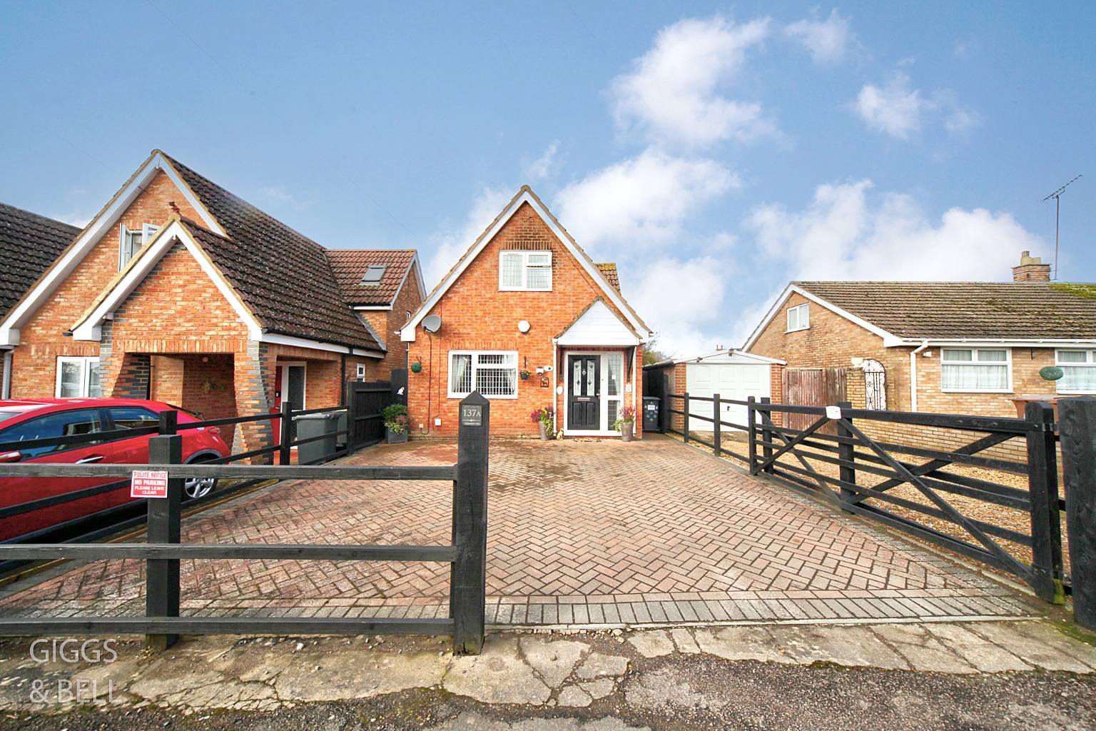 3 bed detached house for sale in Gooseberry Hill, Luton  - Property Image 1