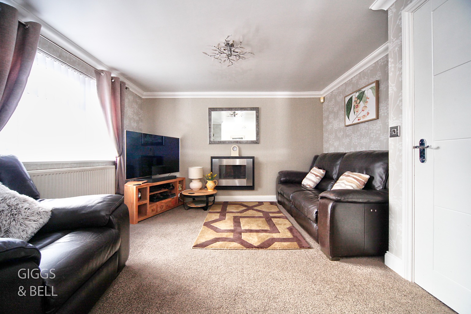 3 bed detached house for sale in Gooseberry Hill, Luton  - Property Image 4