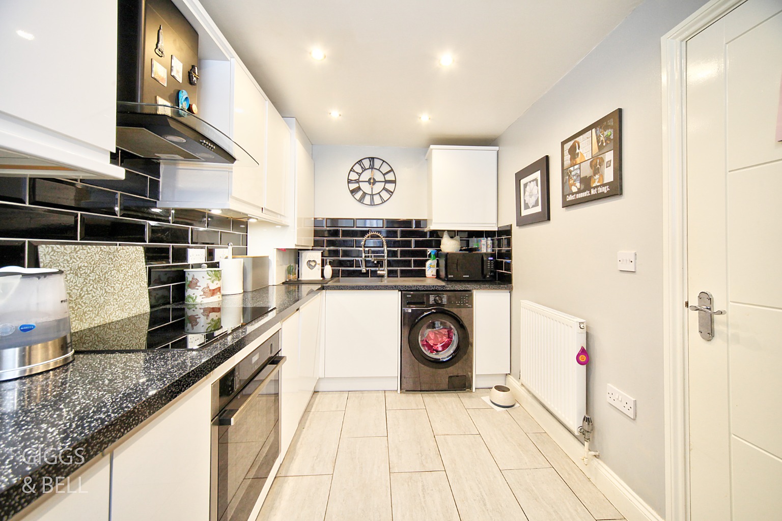 3 bed detached house for sale in Gooseberry Hill, Luton  - Property Image 10