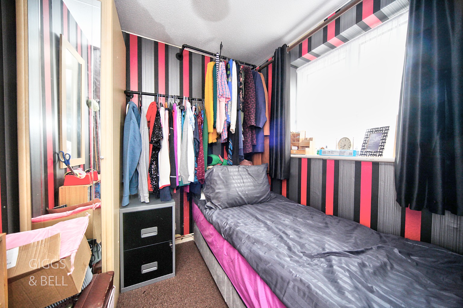 3 bed detached house for sale in Wolston Close, Luton  - Property Image 13