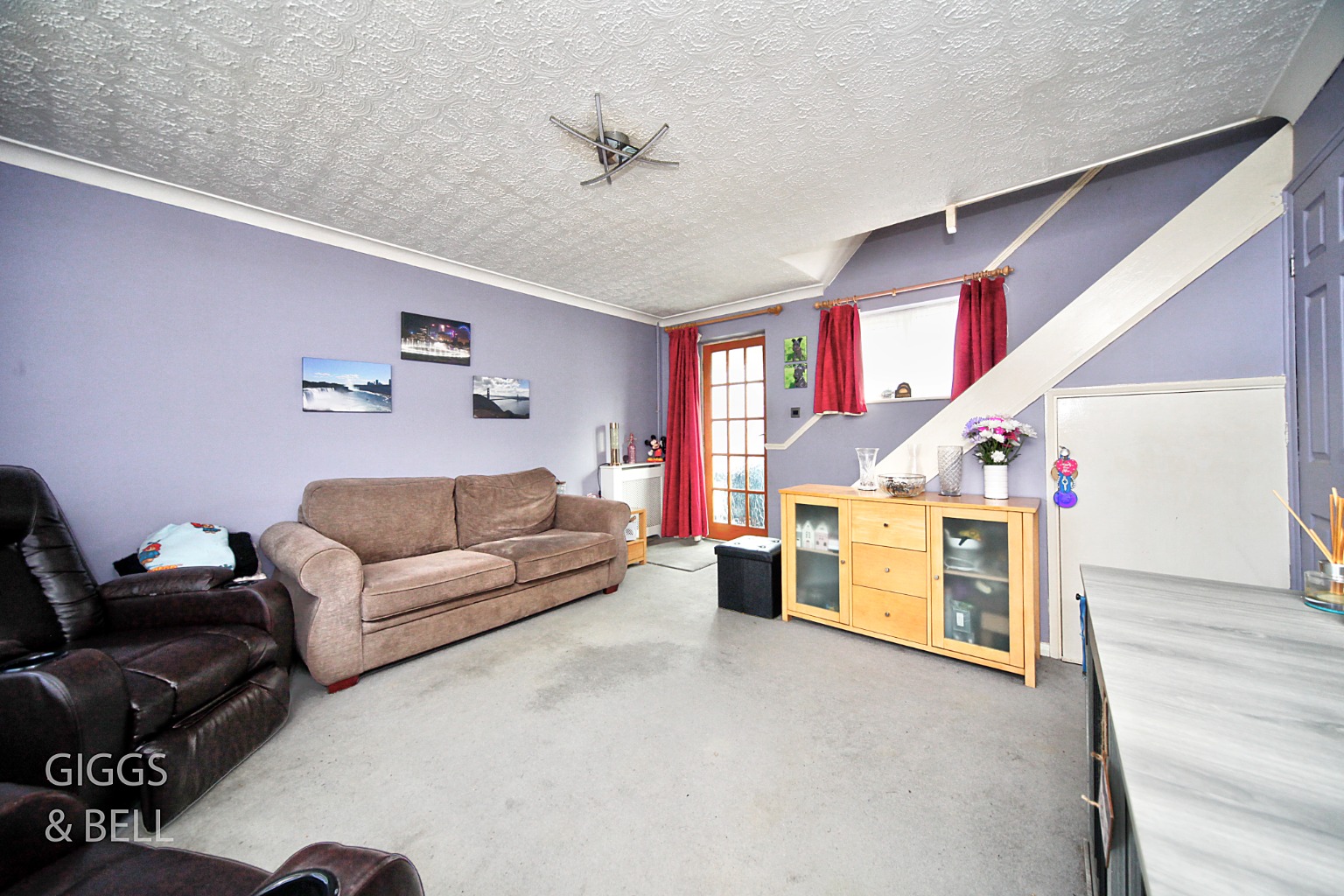 3 bed detached house for sale in Wolston Close, Luton 2