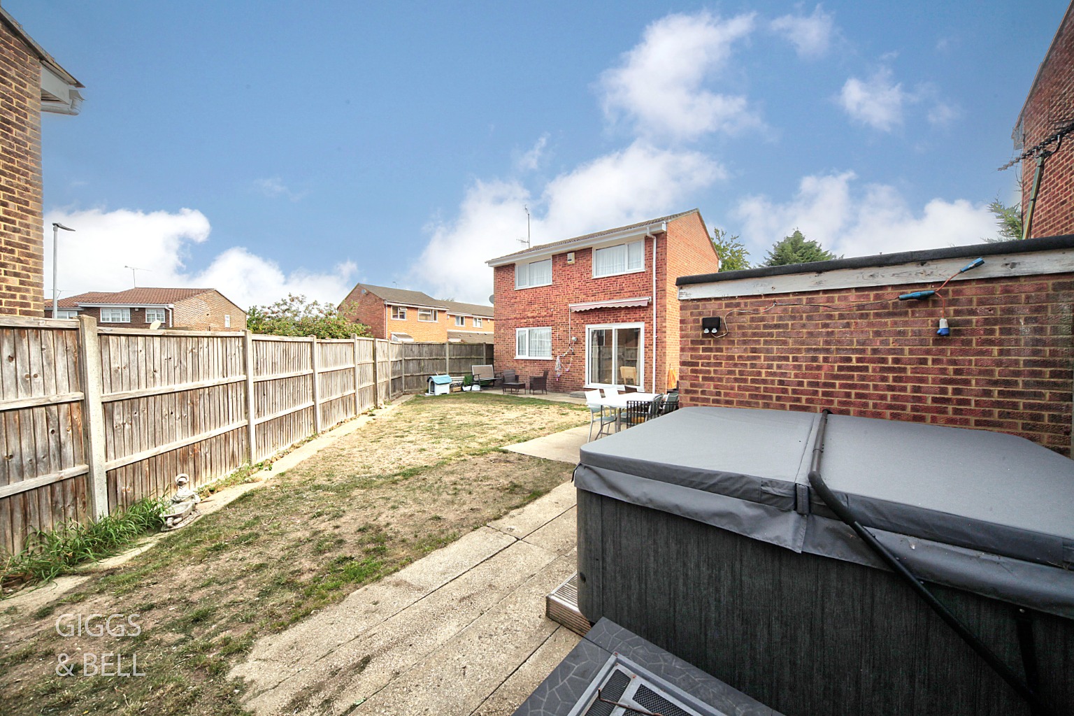 3 bed detached house for sale in Wolston Close, Luton  - Property Image 14