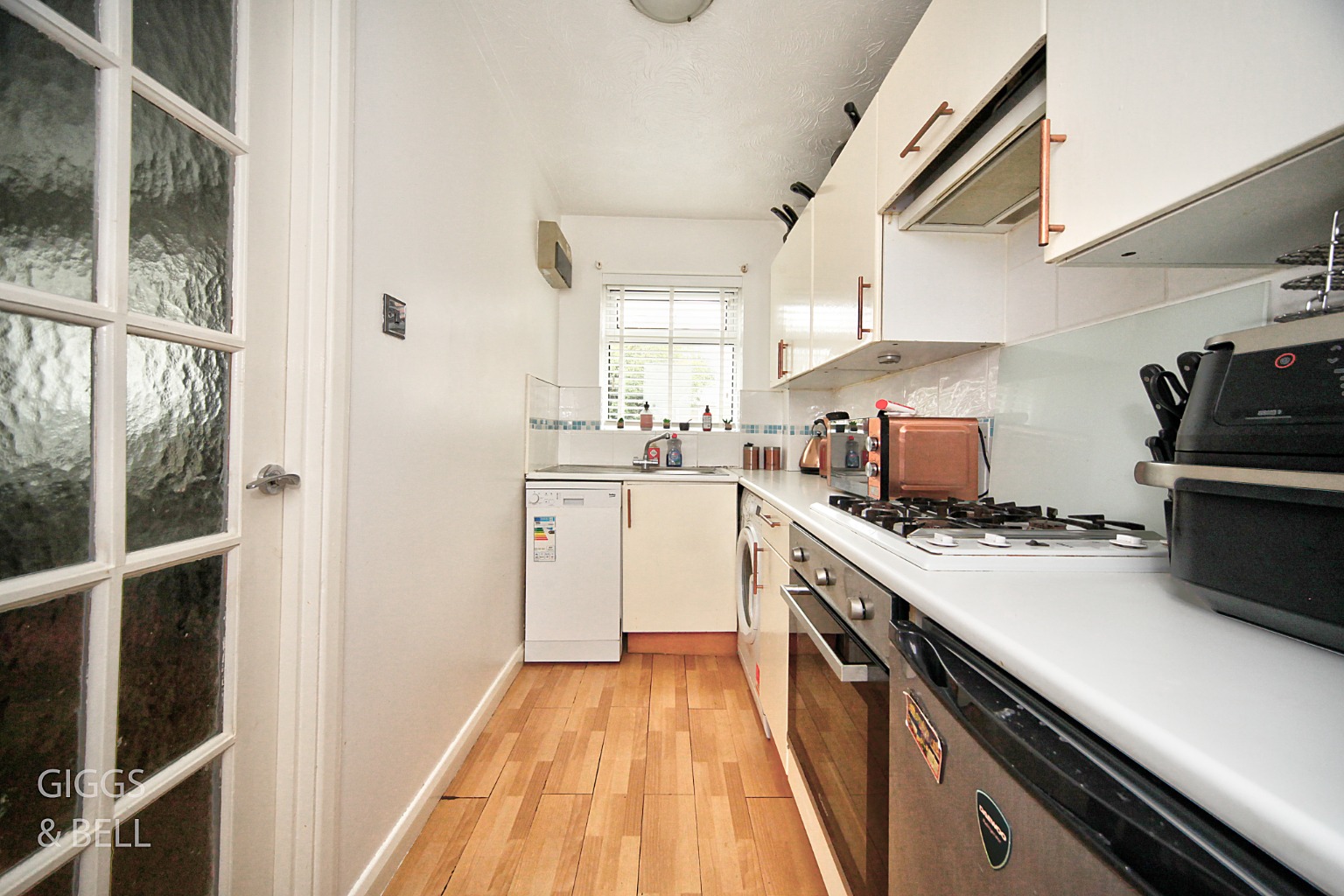 1 bed end of terrace house for sale in Farrow Close, Luton  - Property Image 4