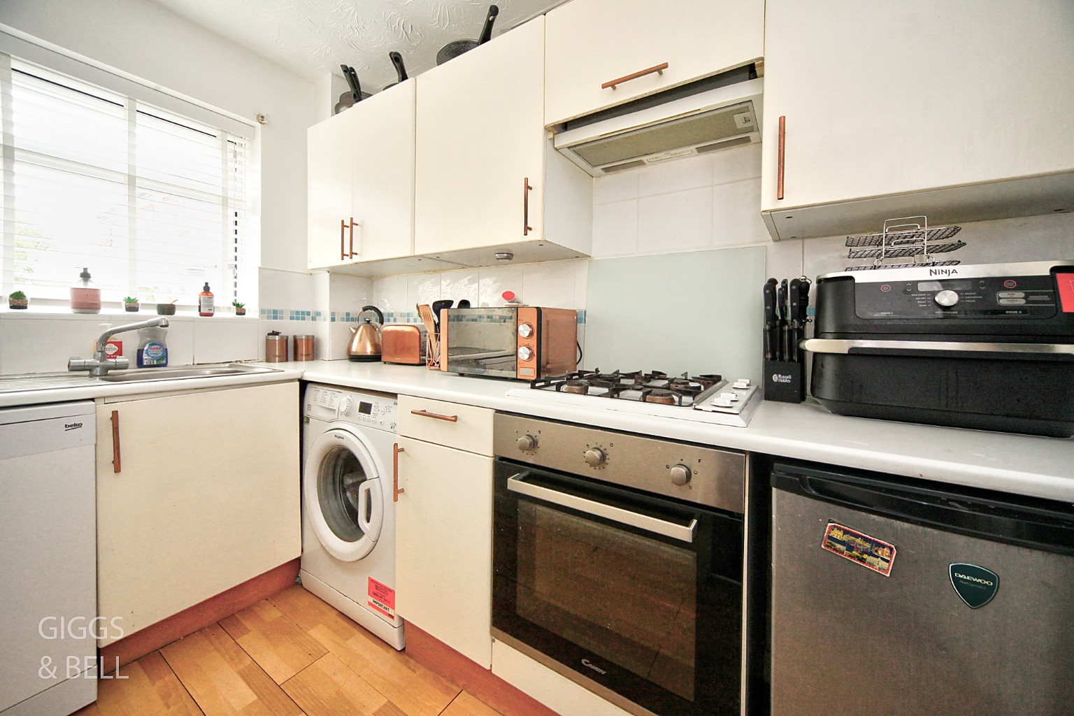1 bed end of terrace house for sale in Farrow Close, Luton  - Property Image 5